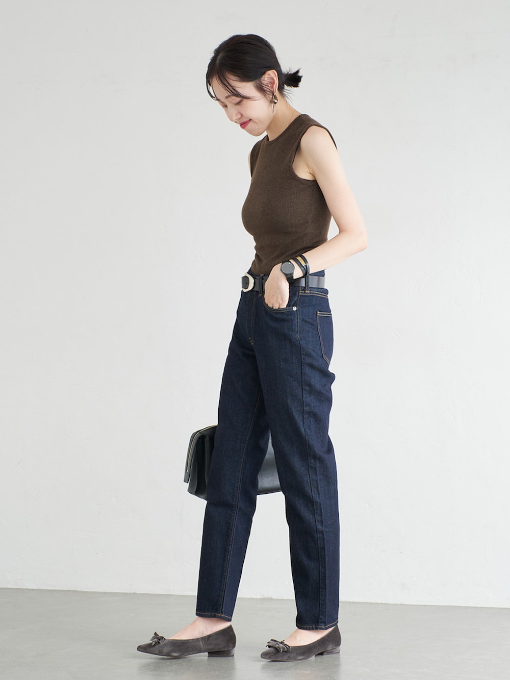 「デニム、タンクトップ、きれいめコーディネート、夏コーデ、高身長女子」｜「LE TALONのポインテッドメニーリボンフラット（その他シューズ、グレー系）」を使った、mai*さん（骨格ウェーブ・レディース・170cm）の夏コーディネートの2枚目の写真