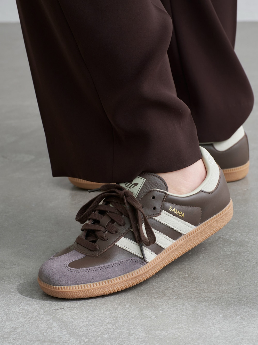 「夏ルックで気分アップ、オトナカジュアル、高身長女子、スニーカーコーデ、samba」｜「adidasの《追加》adidas / アディダス SAMBA OG（スニーカー、ブラウン系）」を使った、mai*さん（骨格ウェーブ・レディース・170cm）の夏コーディネートの5枚目の写真