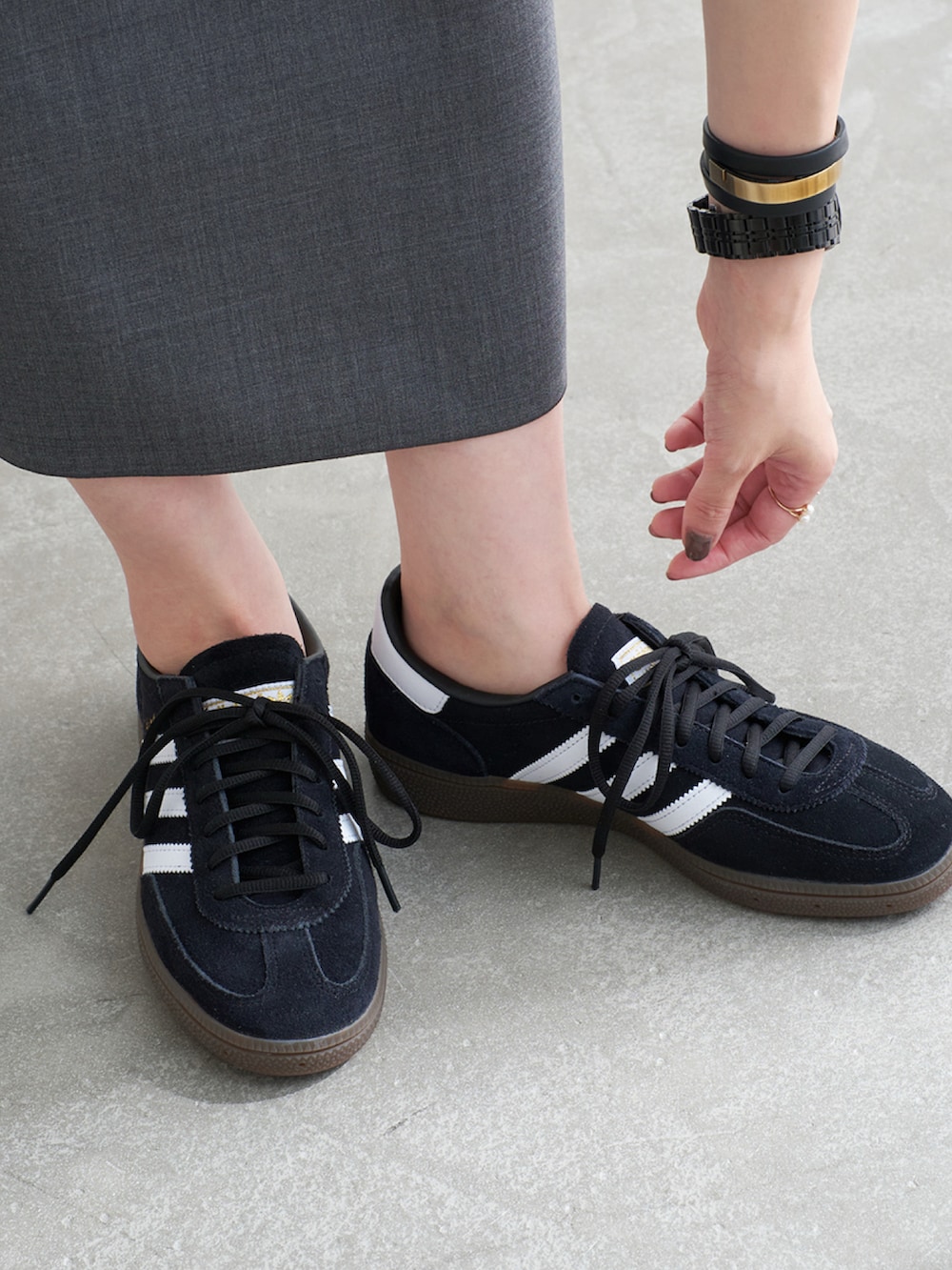 「夏ルックで気分アップ、スニーカーコーデ、オトナ女子、大人カジュアルコーデ」｜「LE TALONのadidas / アディダス HANDBALL SPEZIAL（スニーカー、ブラック系）」を使った、mai*さん（骨格ウェーブ・レディース・170cm）の夏コーディネートの5枚目の写真