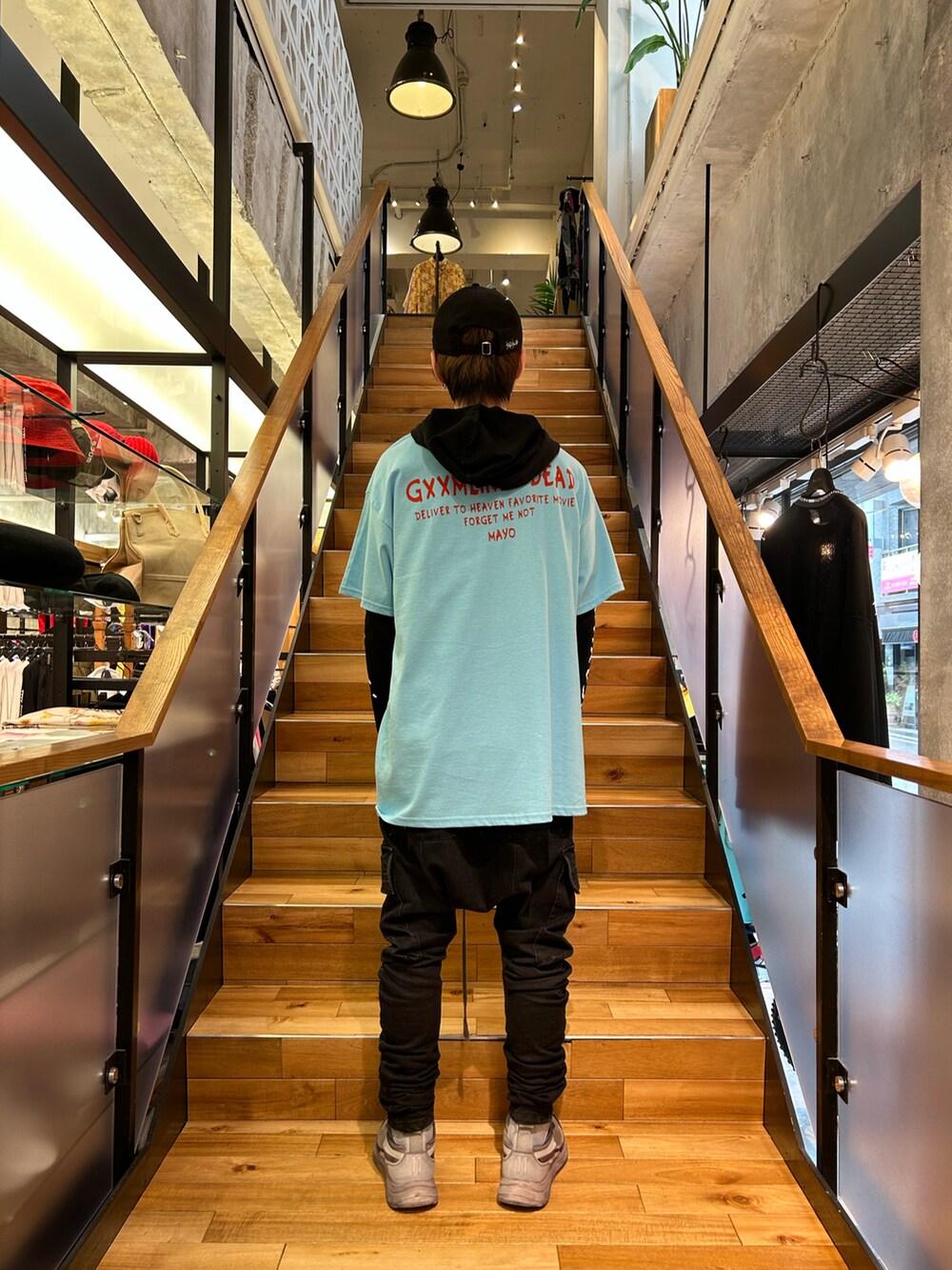 「ROYAL FLASH」｜「ROYAL FLASHのMAYO/メイヨー/別注GFD Tシャツ（トップス、ピンク系）」を使った、yoshiaki matsufujiさん（メンズ・165cm）の春コーディネートの2枚目の写真