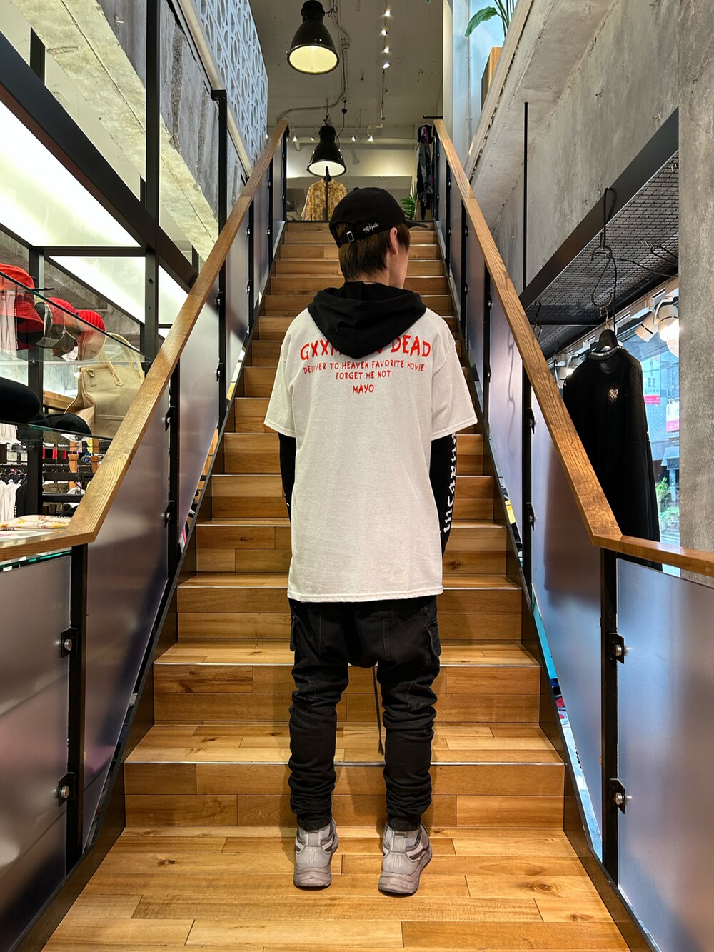 「ROYAL FLASH」｜「ROYAL FLASHのMAYO/メイヨー/別注GFD Tシャツ（トップス、ピンク系）」を使った、yoshiaki matsufujiさん（メンズ・165cm）の春コーディネートの2枚目の写真