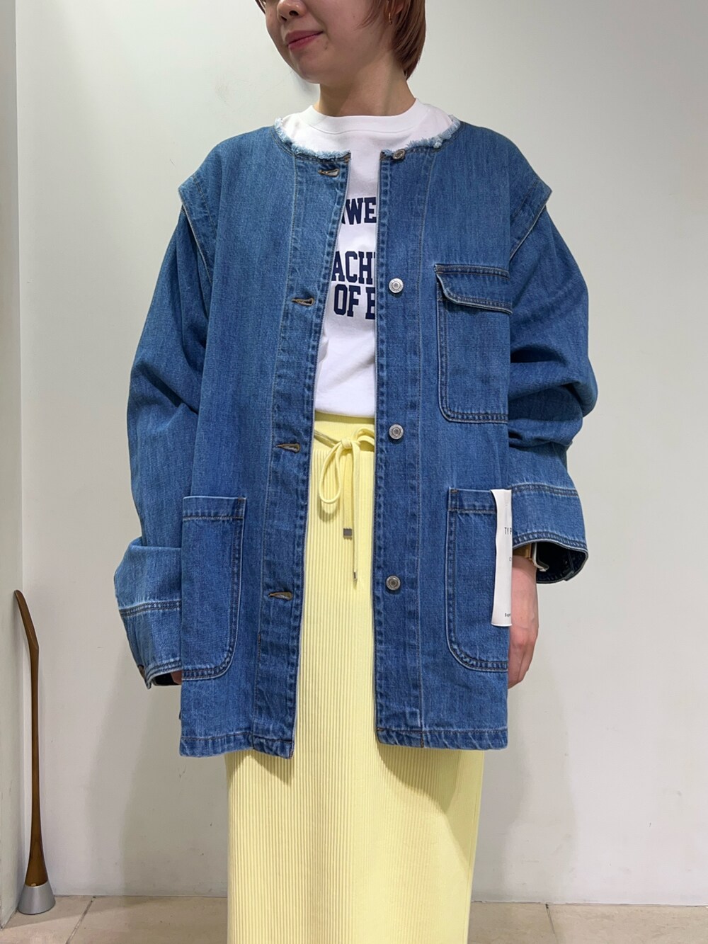 「チャオパニックティピー(CIAOPANIC TYPY)、CIAOPANIC TYPY、ジャケット、春色、デニム、デニムジャケット、カジュアル、カジュアルコーデ、スカート、春、春コーデ、春アウター、ロンT、ootd、おでかけコーデ」｜「CIAOPANIC TYPYの【新色追加】マルチウェイデニムワークジャケット（デニムジャケット、ブルー系）」を使った、manaさん（レディース・159cm）の春コーディネートの4枚目の写真