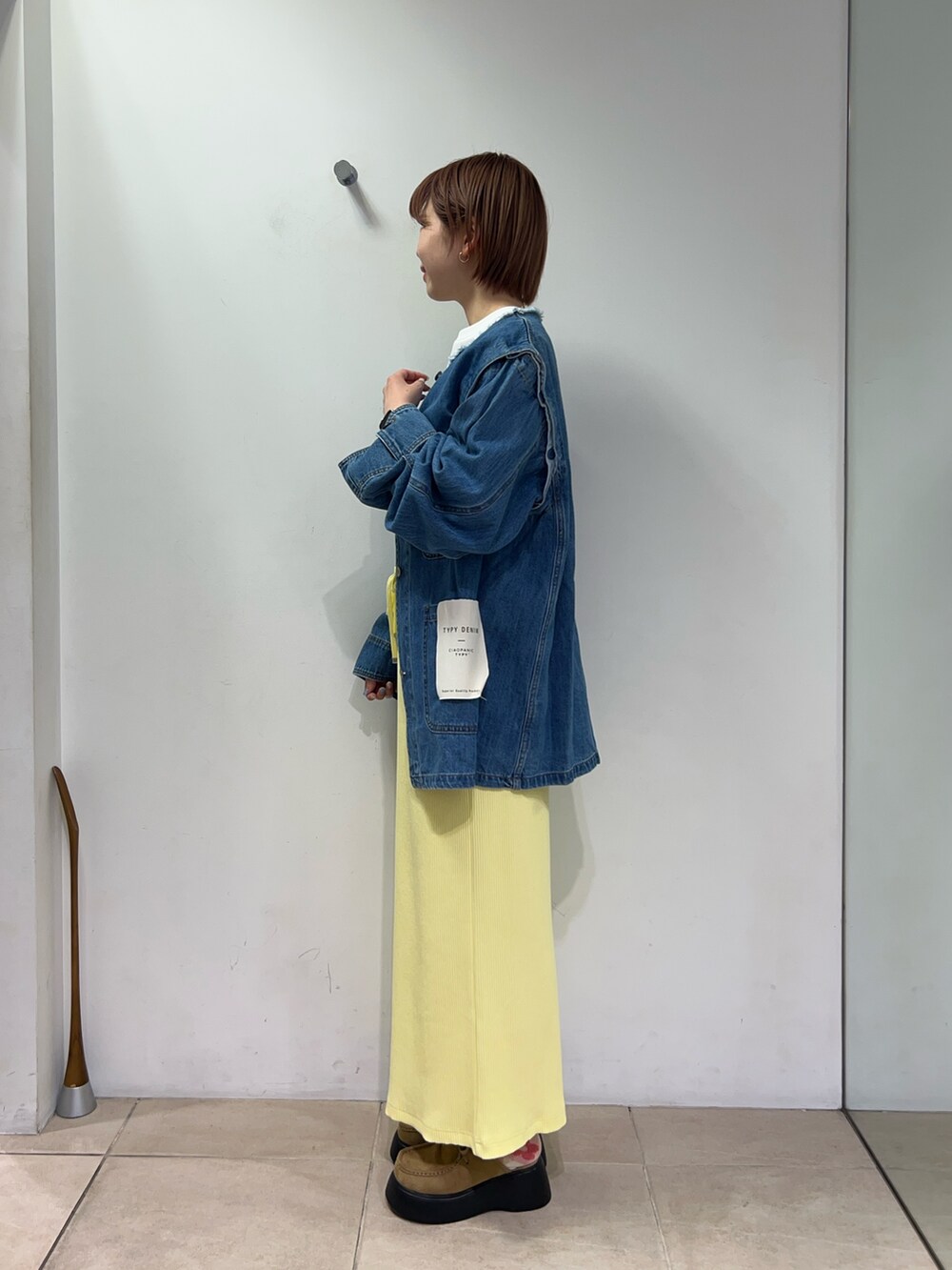 「チャオパニックティピー(CIAOPANIC TYPY)、CIAOPANIC TYPY、ジャケット、春色、デニム、デニムジャケット、カジュアル、カジュアルコーデ、スカート、春、春コーデ、春アウター、ロンT、ootd、おでかけコーデ」｜「CIAOPANIC TYPYの【新色追加】マルチウェイデニムワークジャケット（デニムジャケット、ブルー系）」を使った、manaさん（レディース・159cm）の春コーディネートの3枚目の写真