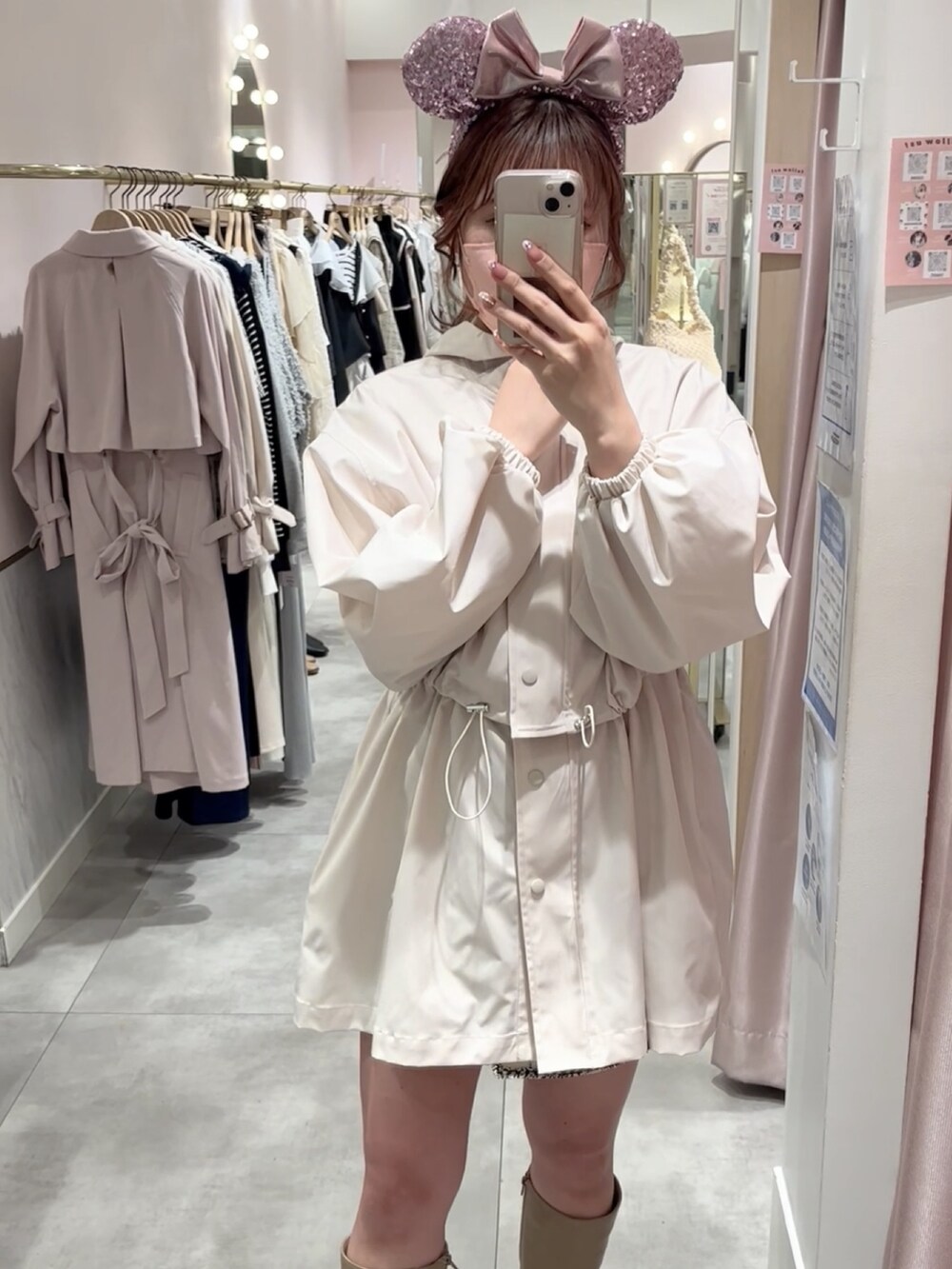 「春服、春アウター、マウンテンパーカー、ナイスクラップ、ディズニーコーデ、ディズニー、骨格ナチュラル、高身長コーデ、アウター、マンパ」｜「one after another NICE CLAUPのショートにもジレにもなる/マルチウェイマウンテンパーカー（マウンテンパーカー、ベージュ系）」を使った、なぎなぎさん（レディース・164cm）の春コーディネートの2枚目の写真