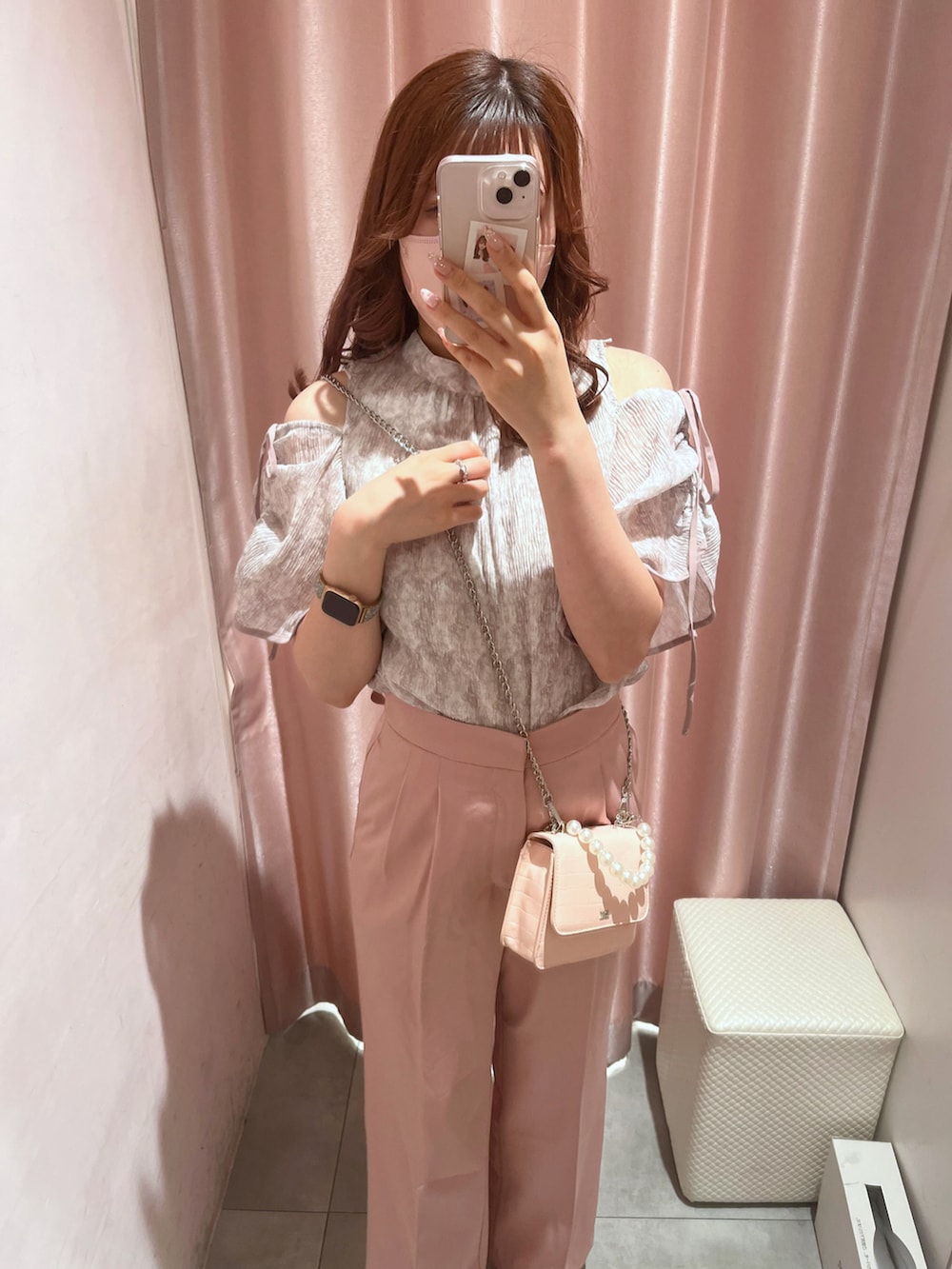 「春、春夏コーデ、サンダル、キャミワンピ、ピンクコーデ、ピンク、ノベルティ、ナイスクラップ、nice claup、骨格ナチュラル、高身長女子、高身長コーデ、肌見せ、スラックス」｜「one after another NICE CLAUPの肩あきマルチwayブラウス（シャツ/ブラウス、グレー系）」を使った、なぎなぎさん（レディース・164cm）の春コーディネートの3枚目の写真