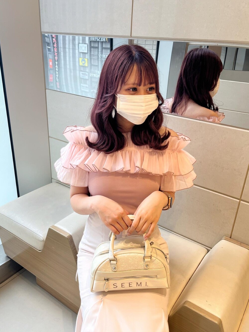 「春服、大人女子、お出かけコーデ、休日コーデ、高身長コーデ、高身長女子、ナイスクラップ、nice claup、seemi.byNICE CLAUP、マーメイドスカート、ピンク、ピンクブラウス、ブラウス」｜「Seemi. byNICECLAUPの【Seemi】シアーフリルポンチトップス（シャツ/ブラウス、ピンク系）」を使った、なぎなぎさん（レディース・164cm）の春コーディネートの4枚目の写真