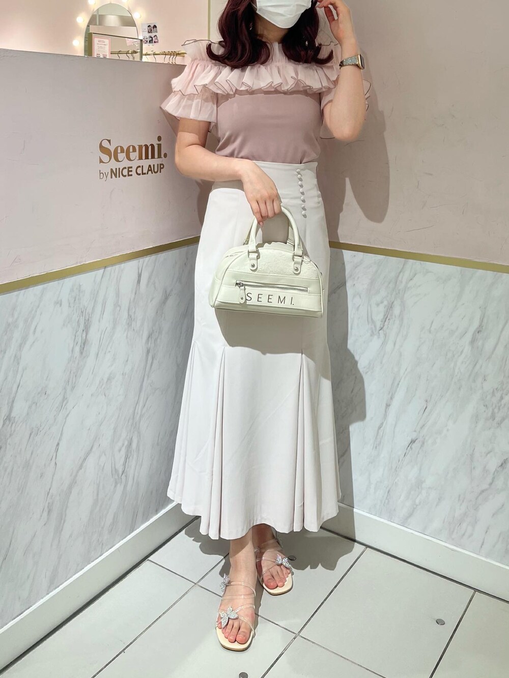 「春服、大人女子、お出かけコーデ、休日コーデ、高身長コーデ、高身長女子、ナイスクラップ、nice claup、seemi.byNICE CLAUP、マーメイドスカート、ピンク、ピンクブラウス、ブラウス」｜「Seemi. byNICECLAUPの【Seemi】シアーフリルポンチトップス（シャツ/ブラウス、ピンク系）」を使った、なぎなぎさん（レディース・164cm）の春コーディネートの2枚目の写真