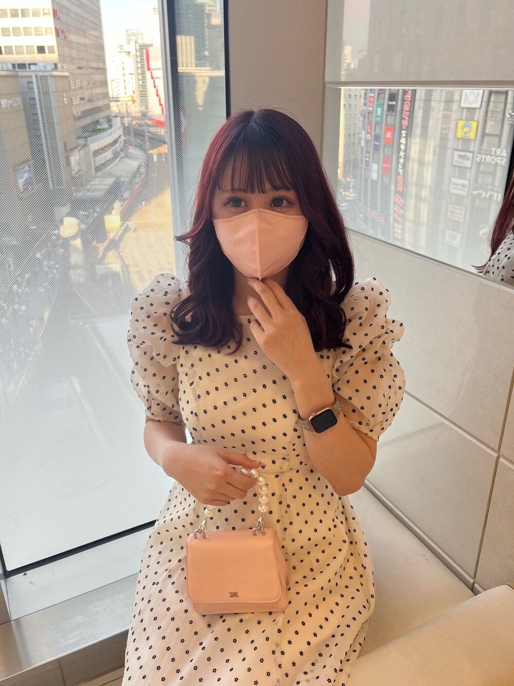 「大人かわいい、春夏コーデ、夏コーデ、キレイめ、大人可愛い、ワンピース、花柄、シースルー、パフスリーブ、ナイスクラップ、nice claup、高身長女子、高身長コーデ、パール、ロングワンピース」｜「one after another NICE CLAUPの【one-piece collection】袖コンシャスバックリボンワンピース（ワンピース、ホワイト系）」を使った、なぎなぎさん（レディース・164cm）の春コーディネートの2枚目の写真