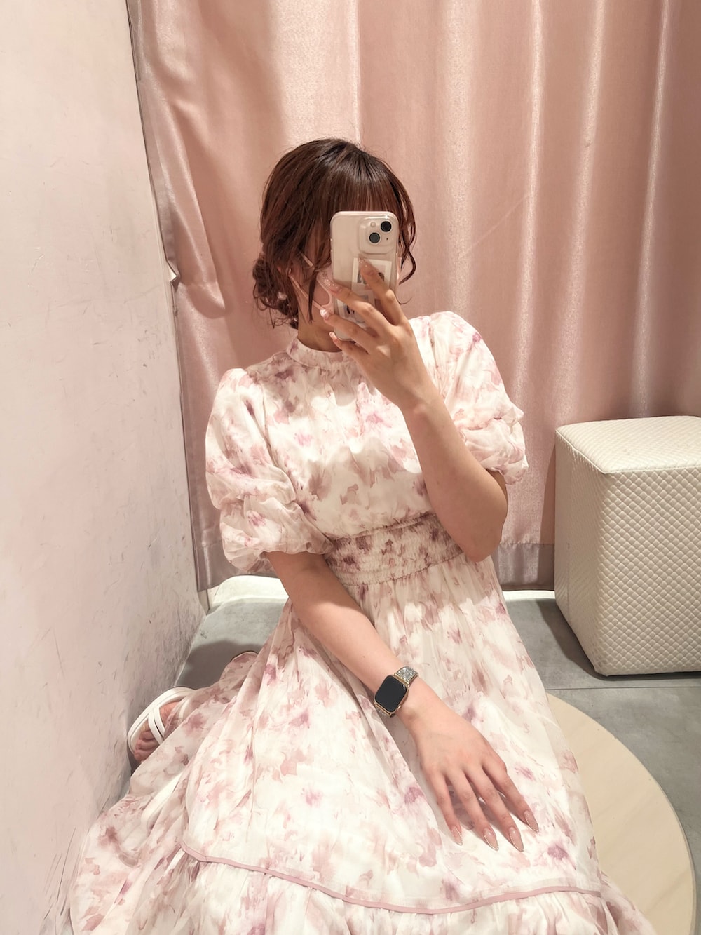 「春夏コーデ、大人コーデ、大人かわいい、大人ガーリー、ロングワンピース、ワンピース、花柄、かごバッグ、サンダル、骨格ナチュラル、高身長女子、高身長コーデ、ナイスクラップ、nice claup、ピンクコーデ」｜「one after another NICE CLAUPの前後２WAYボウタイロングワンピース（ワンピース、ピンク系）」を使った、なぎなぎさん（レディース・164cm）の春コーディネートの2枚目の写真