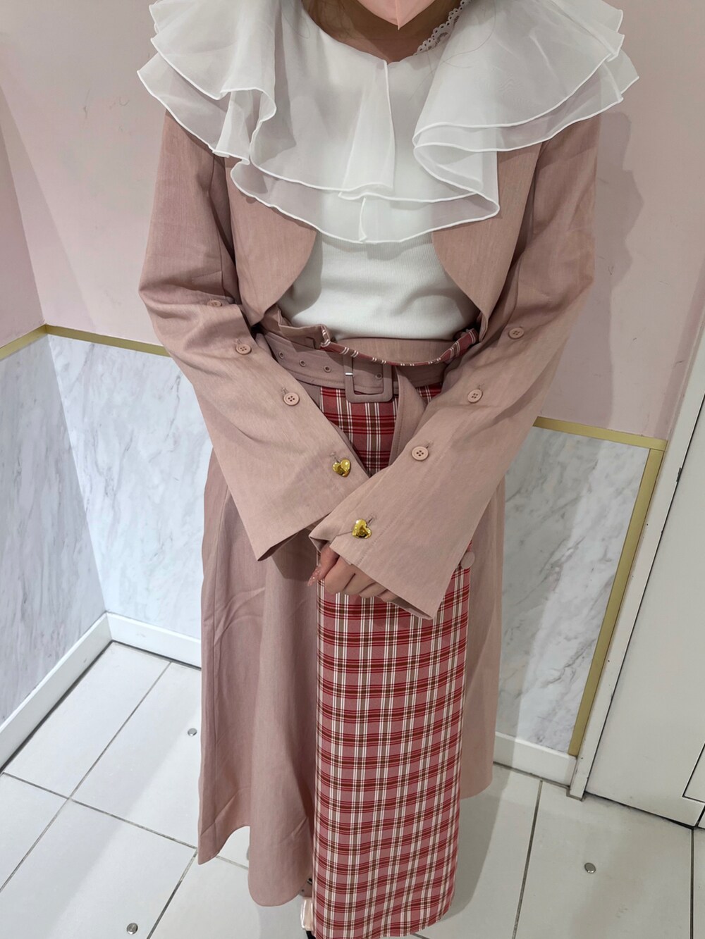 「春、オトナ女子、オトナカワイイ、キレイめコーデ、フェミニン、ピンクコーデ、ワントーンコーデ、ナイスクラップ、骨格ナチュラル、高身長女子、高身長コーデ、参戦服、ジャケット、ピンク、襟付きトップス」|「one after another NICE CLAUPの【スタッフ考案】ハートボタンショートジャケット(ノーカラージャケット、ピンク系)」を使った、なぎなぎさん(レディース・164cm)の春コーディネートの4枚目の写真