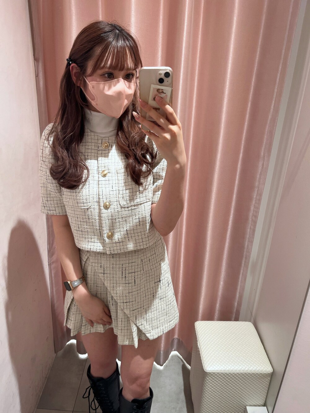 「オトナ女子、おでかけコーデ、オトナカジュアル、きれいめカジュアル、春色、高身長コーデ、高身長女子、ロゴスウェット、ナイスクラップ、セットアップ、ホワイトコーデ、ロングブーツ、チェック、ジャケット」｜「one after another NICE CLAUPのツイードショートジャケット（テーラードジャケット、ホワイト系）」を使った、なぎなぎさん（レディース・164cm）の春コーディネートの2枚目の写真