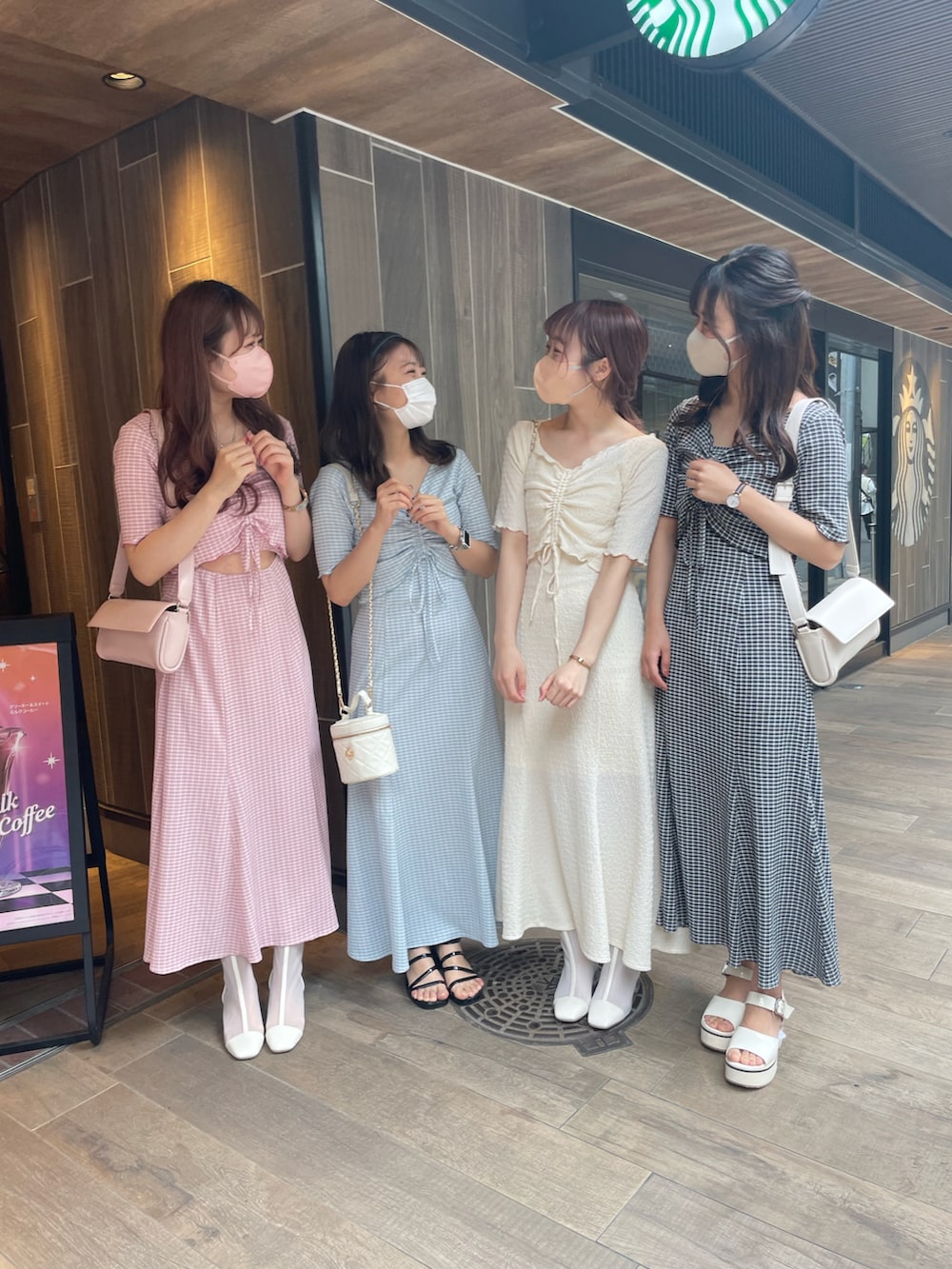 「カジュアルコーデ、春服、大人女子、お出かけコーデ、キレイめカジュアル、楽チンコーデ、ゆったりコーデ、骨格ナチュラル、厚底サンダル、ワンピース、キャミワンピ、ナイスクラップ、nice claup、高身長女子、高身長コーデ」|「one after another NICE CLAUPのこれさえあればマルチに着回せる!マルチウェイセットワンピース【限定商品】(ワンピース、ホワイト系)」を使った、なぎなぎさん(レディース・164cm)の春コーディネートの2枚目の写真