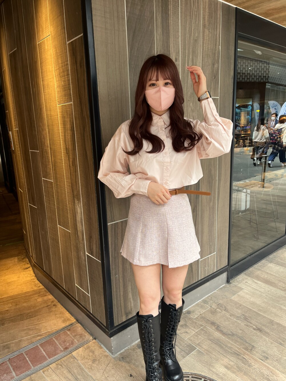 「大人カジュアル、シンプルコーデ、オトナカワイイ、シャツ、高身長女子、高身長コーデ、春服、ナイスクラップ、ピンクコーデ、ロングブーツ、ツイード、ワントーンコーデ」｜「one after another NICE CLAUPのワンポイント刺繍クロップドシャツ　2023SS（シャツ/ブラウス、ピンク系）」を使った、なぎなぎさん（レディース・164cm）の春コーディネートの4枚目の写真