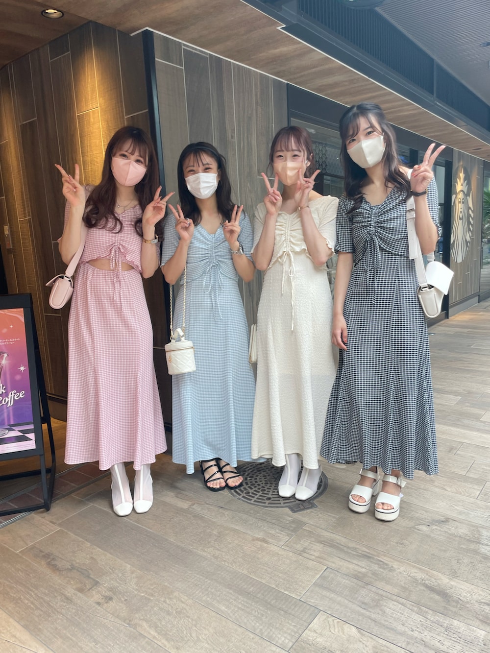 「カジュアルコーデ、春服、大人女子、お出かけコーデ、キレイめカジュアル、楽チンコーデ、ゆったりコーデ、骨格ナチュラル、厚底サンダル、ワンピース、キャミワンピ、ナイスクラップ、nice claup、高身長女子、高身長コーデ」|「one after another NICE CLAUPのこれさえあればマルチに着回せる!マルチウェイセットワンピース【限定商品】(ワンピース、ホワイト系)」を使った、なぎなぎさん(レディース・164cm)の春コーディネートの3枚目の写真
