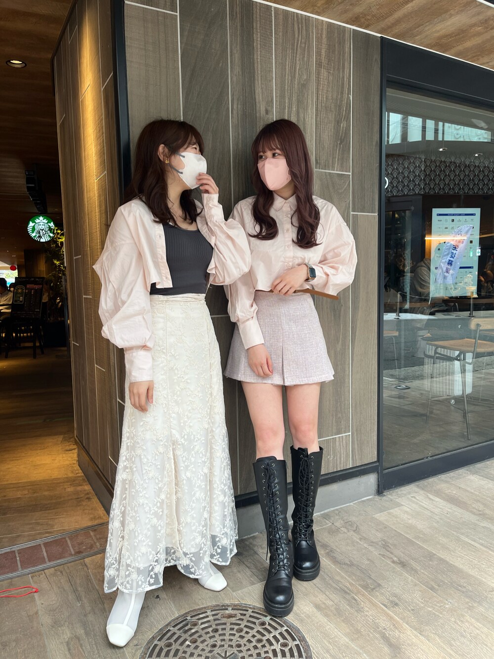 「春カラー、オトナ女子、カジュアルコーデ、春コーデ、シンプルスタイル、春、淡色コーデ、骨格ナチュラル、着回しコーデ、高身長女子、高身長コーデ、ナイスクラップ、ピンクコーデ、シャツスタイル、シャツ」|「one after another NICE CLAUPのワンポイント刺繍クロップドシャツ 2023SS(シャツ/ブラウス、ピンク系)」を使った、なぎなぎさん(レディース・164cm)の春コーディネートの4枚目の写真