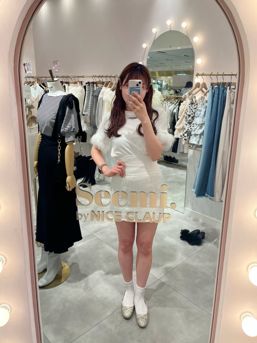 「春服、お出かけコーデ、Tシャツ、骨格ナチュラル、ナイスクラップ、nice claup、高身長女子、高身長コーデ、白Tシャツ、ホワイトコーデ、ワントーンコーデ、バレーシューズ」｜「one after another NICE CLAUPのマラボーTee（Tシャツ/カットソー、ホワイト系）」を使った、なぎなぎさん（レディース・164cm）の春コーディネートの4枚目の写真
