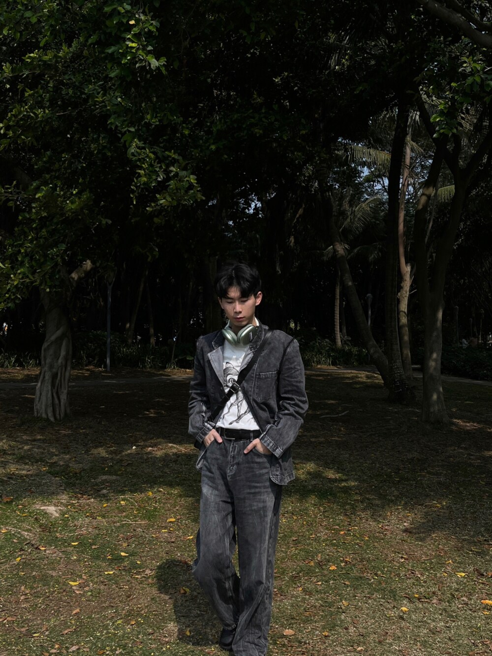 「Simple Projectのアイテム（ジャケット/アウター、グレー系）」を使った、sikaさん（メンズ・180cm）の春コーディネートの2枚目の写真