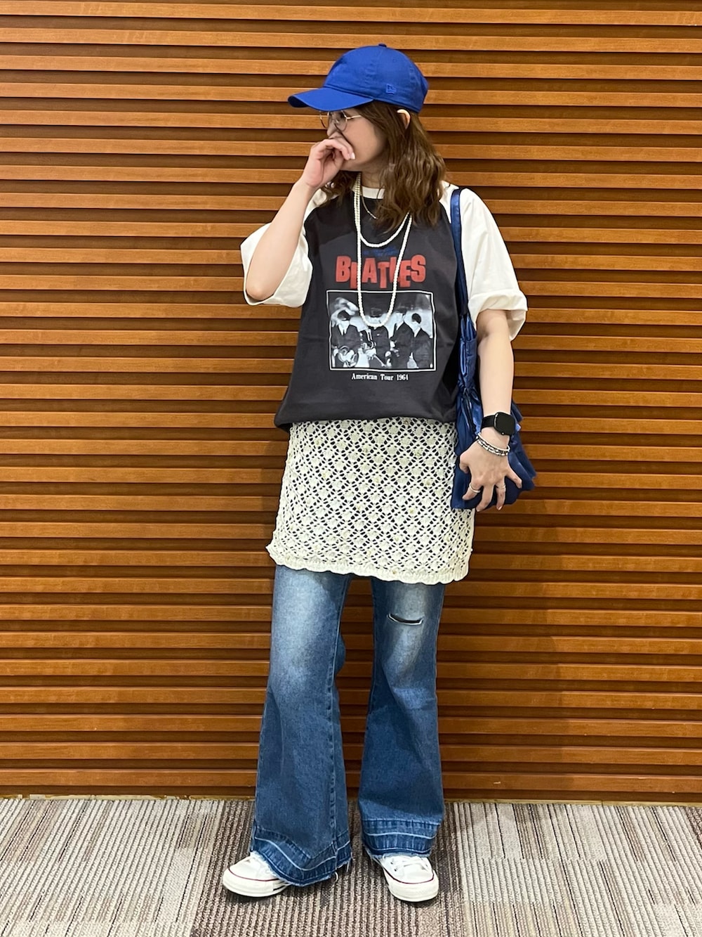 「Tシャツ、やっぱり帽子が好き、キャップ、レイヤードスタイル、デニム、メガネ女子、VENCE share style、韓国ファッション、スニーカー、フォトT、お出かけコーデ、休日スタイル、The Beatles、ビートルズ」|「The Beatlesの【別注】THE BEATLES ザ ビートルズ ツアーラグランTシャツ(Tシャツ/カットソー、グレー系)」を使った、UMiSatoさん(骨格ウェーブ・レディース・163cm)の春コーディネートの2枚目の写真