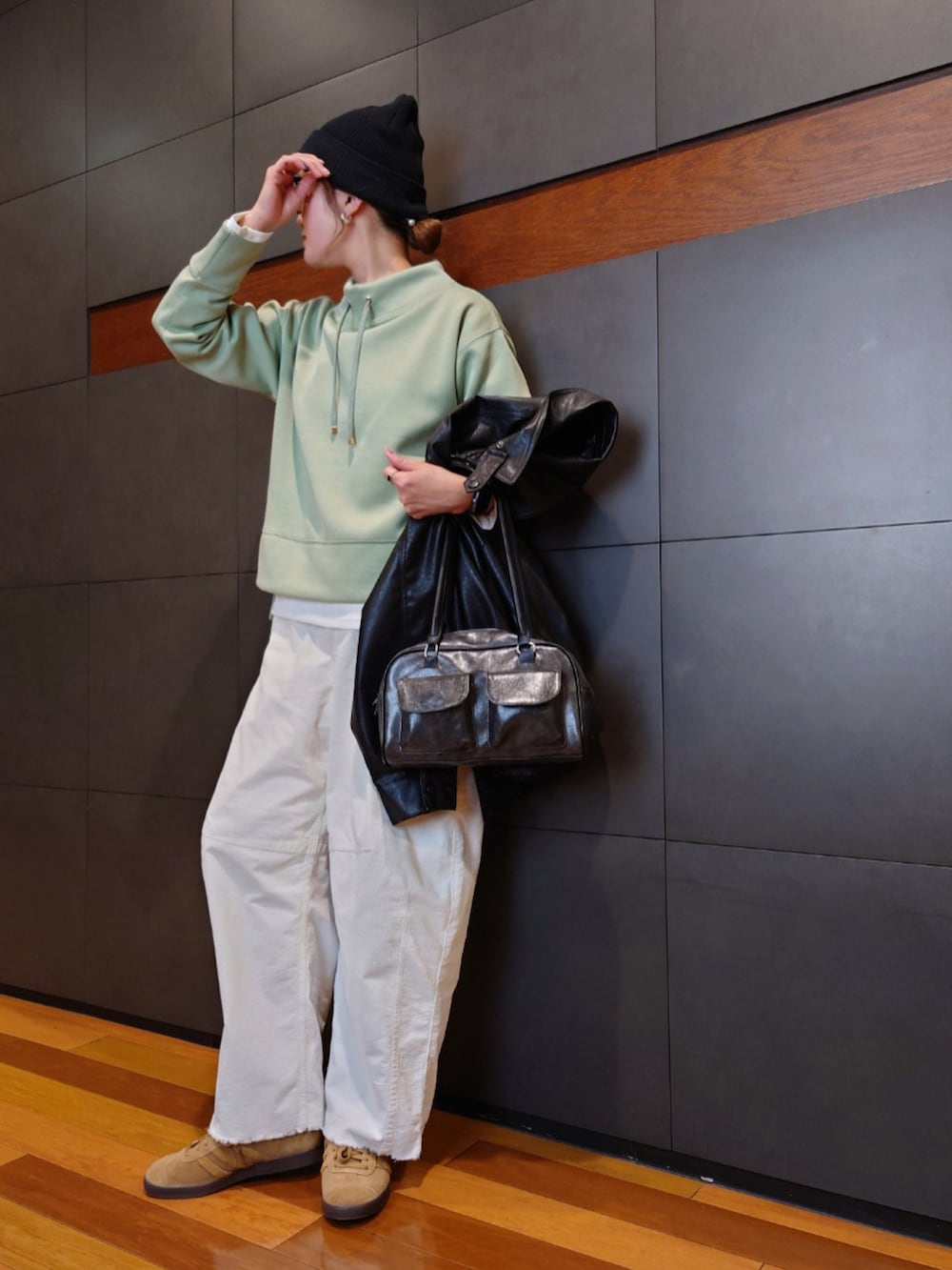 「春めき満開コーデ、春コーデ、シンプルコーデ、春カラー、レイヤードスタイル、ニット帽、メガネ女子、スウェット、お出かけコーデ、休日スタイル、プチプラ」｜「ikkaの【雑誌InRed4月号掲載】GOKU楽ダンボールスピンドル【親子おそろい】（スウェット、グリーン系）」を使った、UMiSatoさん（レディース・163cm）の春コーディネートの5枚目の写真
