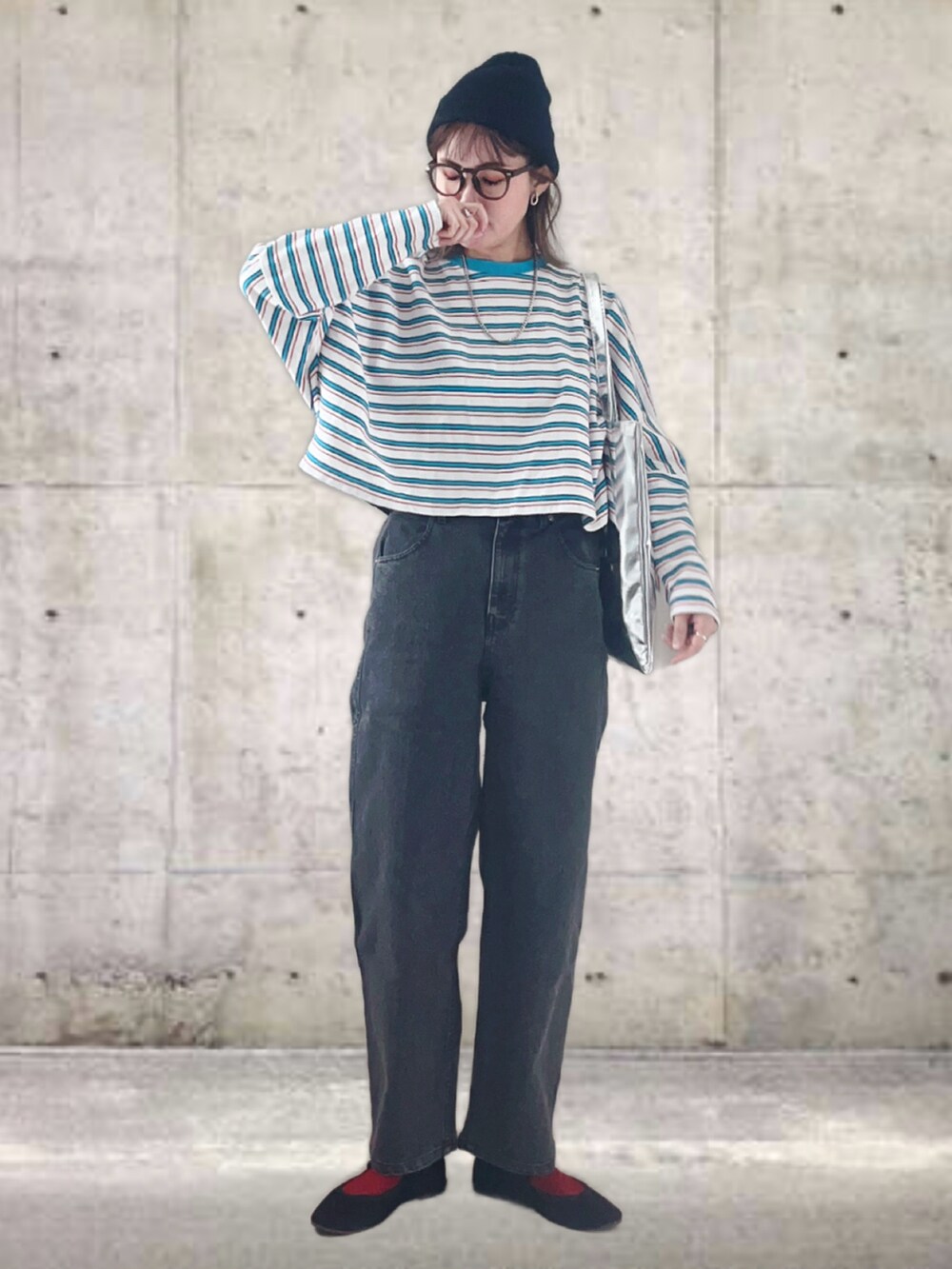 「春のおしゃ見えテクニック、シンプルコーデ、セットアップ、デニム、春コーデ、春服みてみて、春アウター、ボーダー、メガネ女子、お出かけコーデ、プチプラ、トートバッグ、ジャケットスタイル、春色、大人カジュアル」｜「eachの配色スパンデニムジャケット（デニムジャケット、ブラック系）」を使った、UMiSatoさん（レディース・163cm）の春コーディネートの5枚目の写真