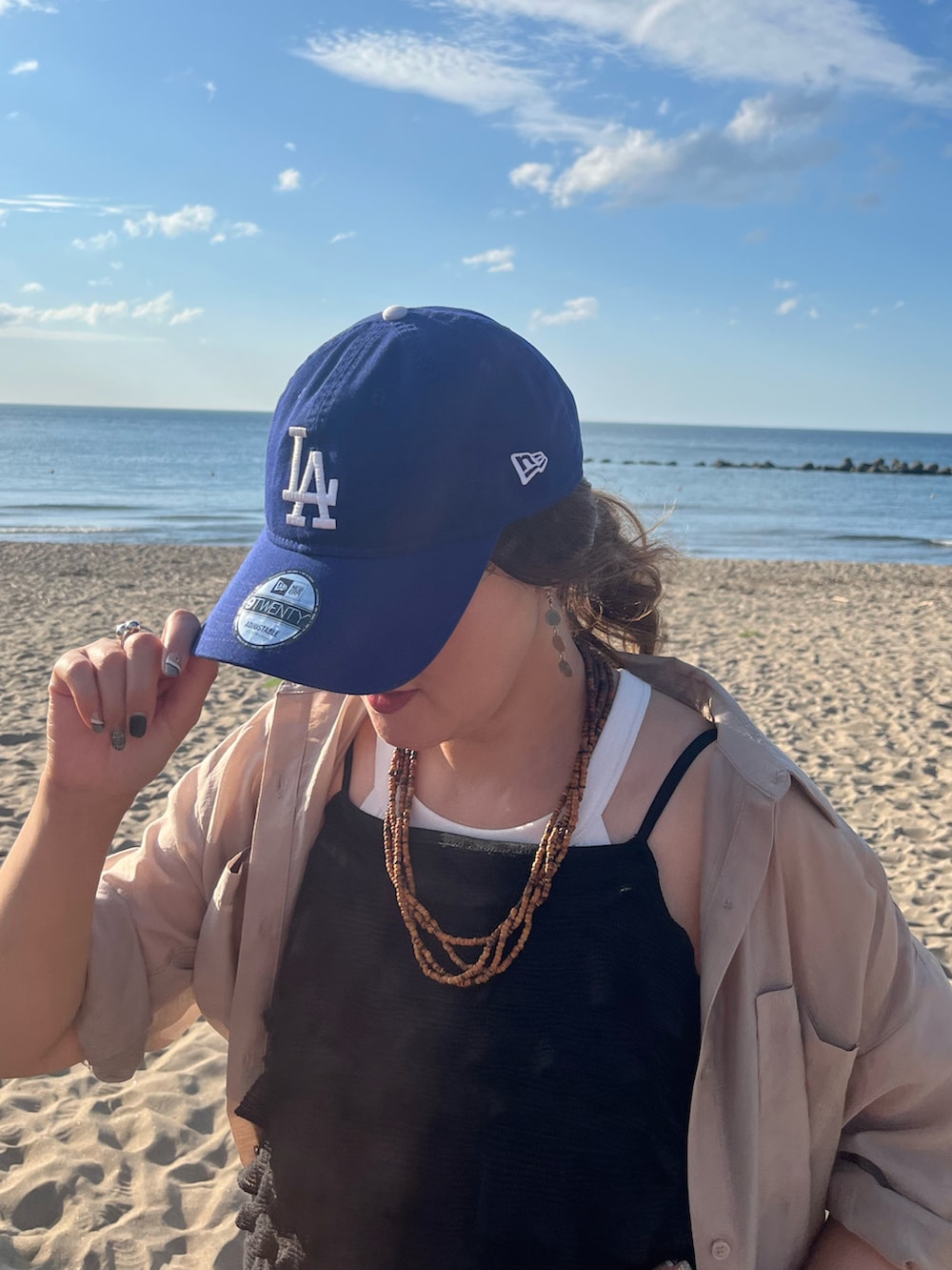 「キャップ、キャップ女子、ニューエラ、NEW ERA、夏コーデ、ワンピース、レイヤードスタイル、シアーシャツ、シアートップス、休日スタイル、お出かけコーデ、キャミワンピ、シアー」｜「NEW ERAの【NEW ERA】9TWENTY MLB BASEBALL CAP /【ニューエラ】920 ナイントゥエンティ メジャーリーグ ベースボール キャップ（キャップ、ブルー系）」を使った、UMiSatoさん（骨格ウェーブ・レディース・163cm）の夏コーディネートの2枚目の写真