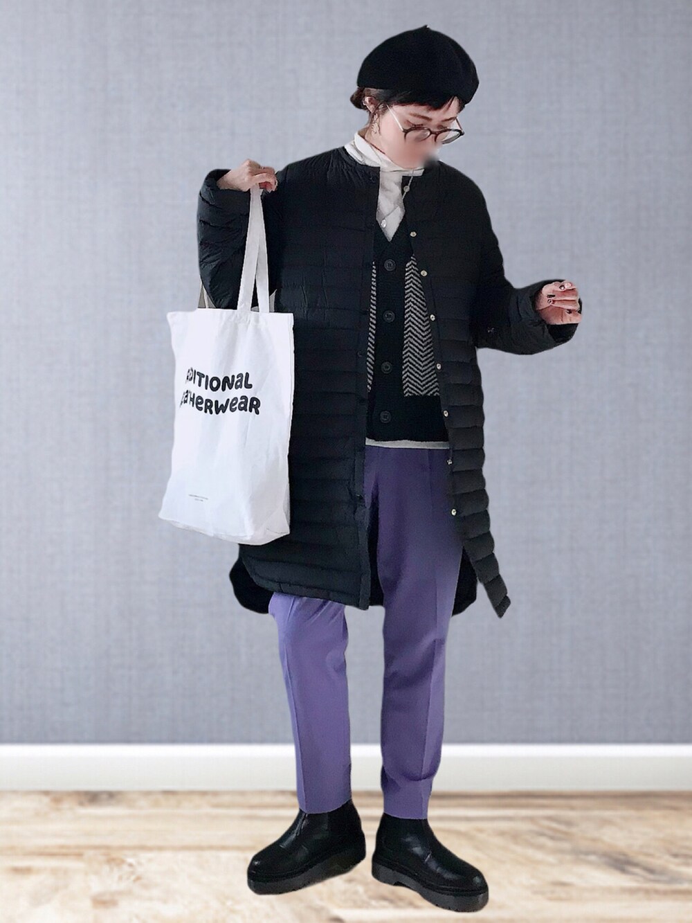 「Traditional Weatherwear、キルティングコート、ダウンコート、キルティングジャケット、ダウンジャケット、クリスマスに着たい服、冬コーデ、カラーパンツ、タートルネック、ベレー帽、レイヤードスタイル、ブーツ、メガネ女子、トートバッグ、マイベストコーデ2021」|「Traditional WeatherwearのARKLEY LONG DOWN PACKABLE/アークリー ロングダウン パッカブル(ダウンジャケット/コート、ブラック系)」を使った、UMiSatoさん(レディース・163cm)の冬コーディネートの2枚目の写真