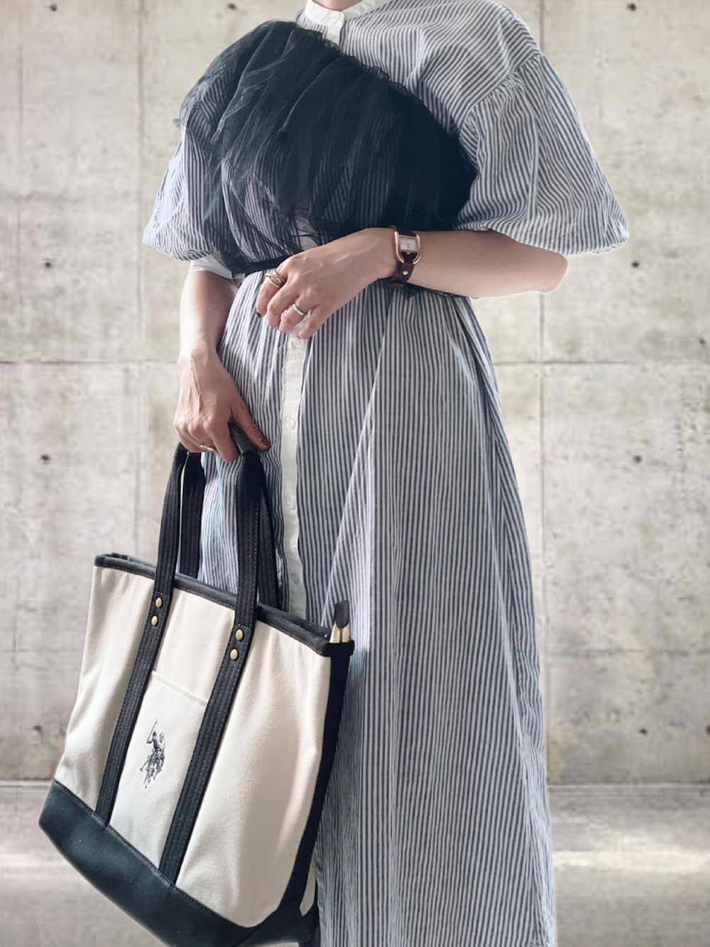 「PR、Fossil、USポロ、秋コーデ、秋服まるっと大公開、レイヤードスタイル、きれいめカジュアル、シンプルコーデ、お出かけコーデ、スニーカー、休日スタイル、プチプラ、古着MIX、ワンピース」｜「FOSSILのHARWELL ES5264（アナログ腕時計、ブラウン系）」を使った、UMiSatoさん（レディース・163cm）の秋コーディネートの2枚目の写真