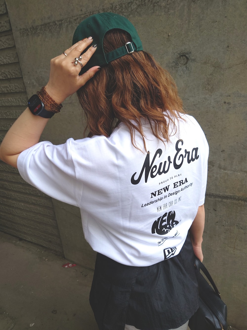 「NEW ERAの【ユニセックス】NEW ERA/ニューエラ オーバーサイズ/バックプリントTシャツ 14670939/14670940/14670941（Tシャツ/カットソー、ホワイト系）」を使った、UMiSatoさん（骨格ウェーブ・レディース・163cm）の夏コーディネートの3枚目の写真