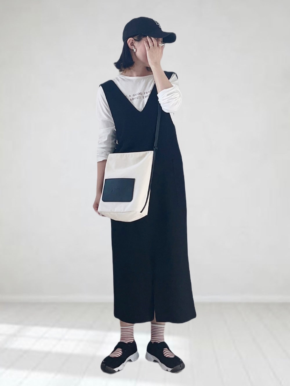 「はじめましてコーデ、ITEMS URBANRESEARCH、FREDY&GLOSTER、MA-1、春アウター、ジャンパースカート、キャップ、春コーデ、シンプルコーデ、メガネ女子、休日スタイル、エアリフト、ロンT、ビッグシルエット、NEW ERA」｜「fredy repitの【WEB限定】MA1　ビッグシルエット ブルゾン（MA-1、グリーン系）」を使った、UMiSatoさん（レディース・163cm）の春コーディネートの4枚目の写真