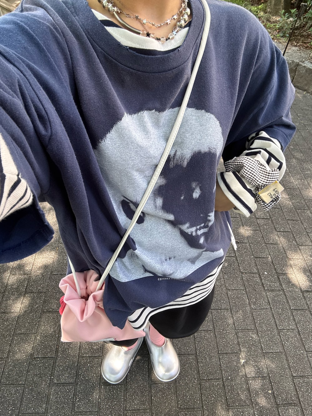 「レイヤードスタイル、パンツコーデ、お出かけコーデ、ラクチンコーデ、パンツスタイル、ボーダー、おしゃれさんと繋がりたい、ootd、fashion、差し色コーデ、メンズライク、ロゴT、ciaopanic、CIAOPANIC、ciaopanic広島」｜「RePRODUCTION LABELの【RePRODUCTION LABEL / リプロダクションレーベル】アソートヴィンテージフェードTEE（Tシャツ/カットソー、グレー系）」を使った、華愛さん（レディース・149cm）の夏コーディネートの3枚目の写真