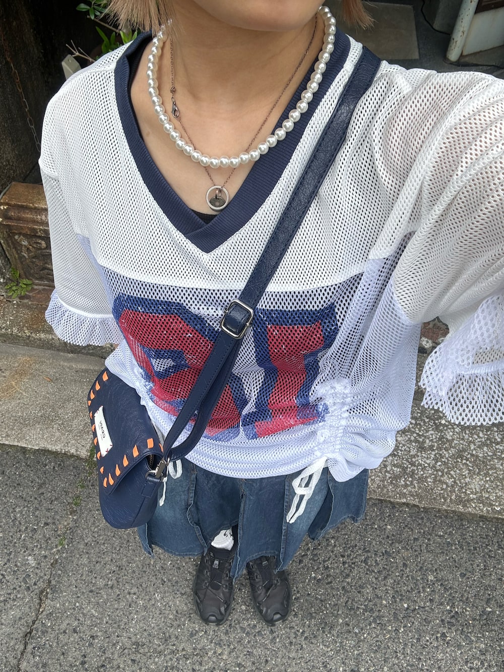 「柄シャツ、スポーツミックス、おでかけコーデ、初夏コーデ、デニムスカート、新作、ネイビー、メンズライク、ootd、fashion、メッシュ、スニーカー、ciaopanic、CIAOPANIC、ciaopanic広島」｜「CIAOPANICのライトデニムプリーツミドルスカート（デニムスカート、ブルー系）」を使った、華愛さん（レディース・149cm）の夏コーディネートの3枚目の写真
