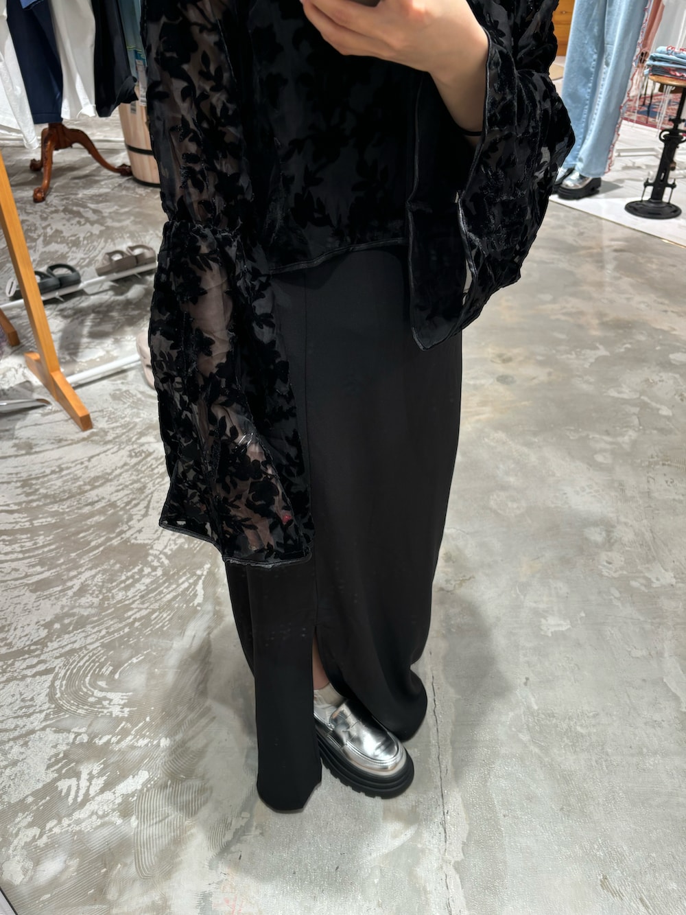 華愛さんの「【オケージョンドレス/結婚式】ベロアフラワーボレロ付きキャミワンピース（CIAOPANIC）」を使ったコーディネートの2枚目の写真