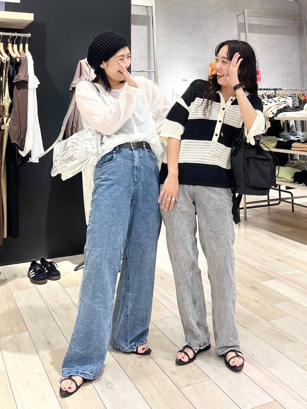 「カジュアル、モード、ベーシック/シンプル、デート/ロマンティック、楽ちんコーデ、夏コーデ、女子会、きれいめカジュアル_LEPSIM、LEPSIM、おでかけ、シンプルコーデ、デニムパンツ、ニット、ワンピース、シアートップス」｜「LEPSIMのアンクルゴムストラップサンダル　106987（サンダル、ブラック系）」を使った、エムアイさん（レディース・162cm）の夏コーディネートの6枚目の写真