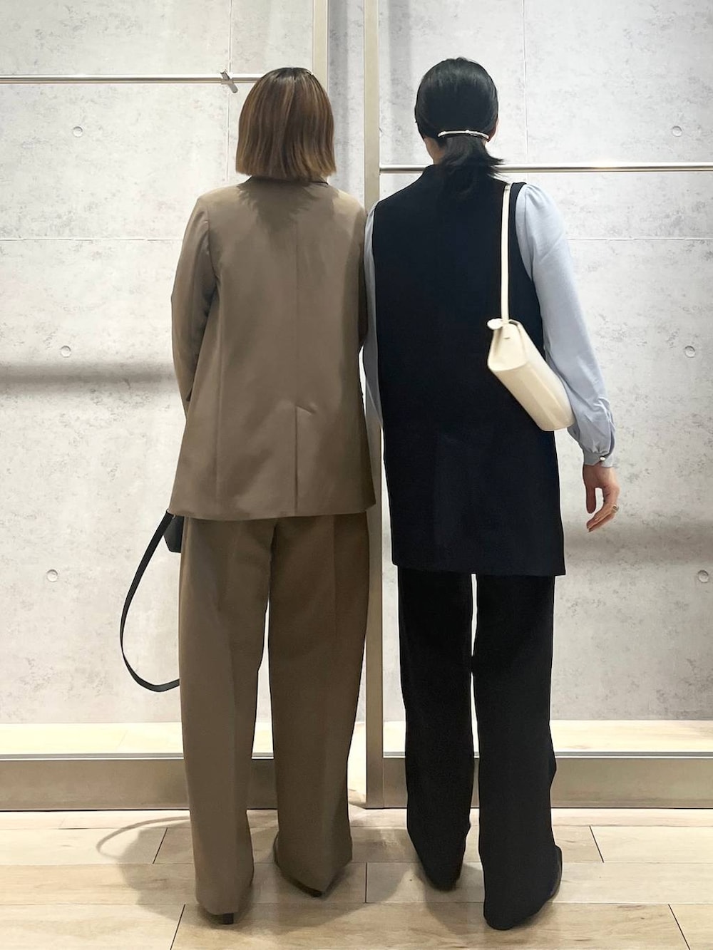 「カジュアル、モード、ベーシック/シンプル、デート/ロマンティック、楽ちんコーデ、女子会、きれいめカジュアル_LEPSIM、LEPSIM、おでかけ、シンプルコーデ、セレモニースタイル_LEPSIM、入学式・卒業式、オケージョン、セットアップ、ジャケットスタイル」|「LEPSIMの【入卒式/セレモニー】Wクロスストレッチワイドパンツ 207775(スーツパンツ、ブラウン系)」を使った、エムアイさん(レディース・162cm)の冬コーディネートの3枚目の写真