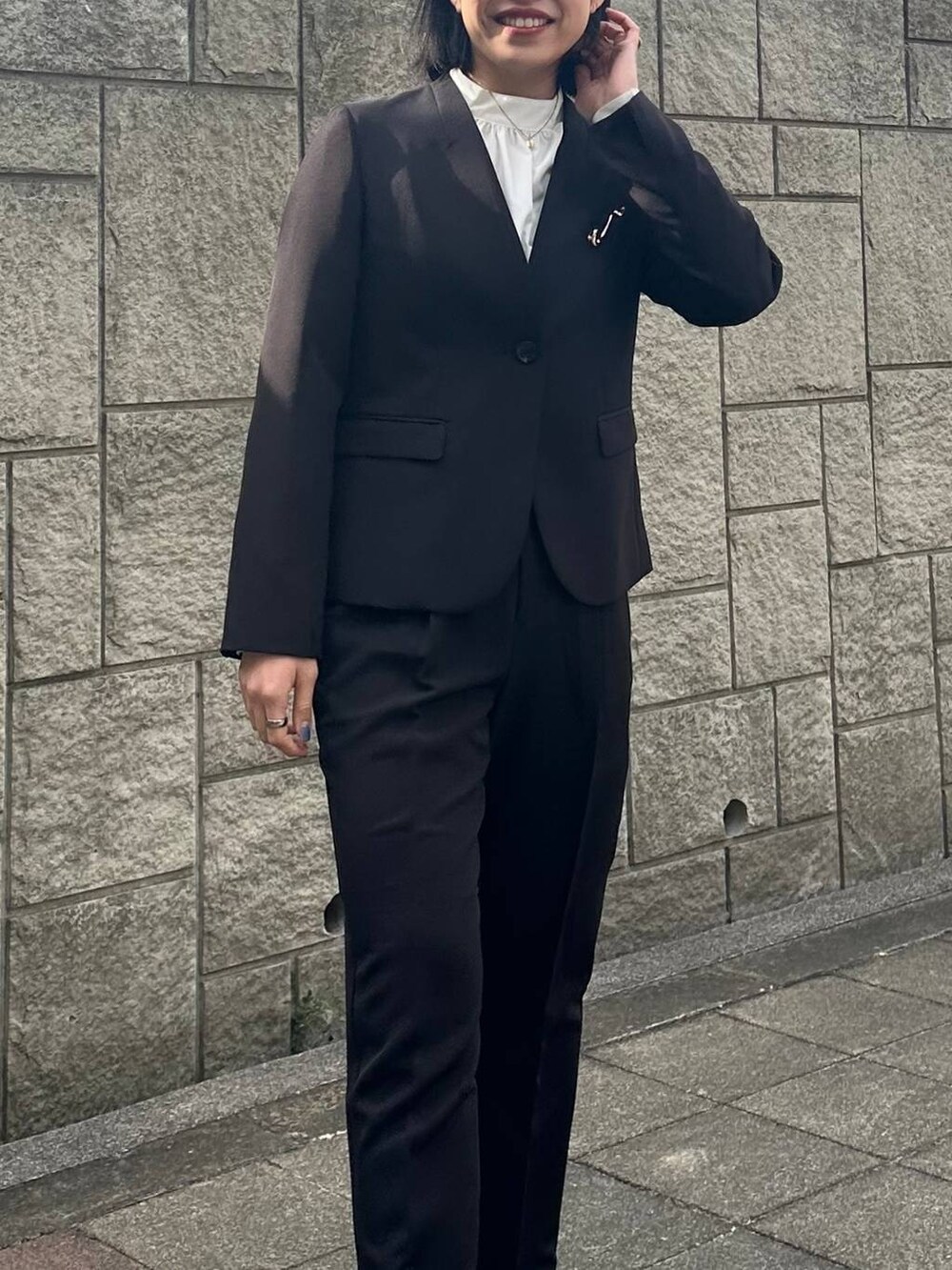 「ブラウス、パンプス、LEPSIM、入学式、卒業式、入園式、卒園式、セレモニー、オケージョン、セットアップ、ジャケット、オフィスカジュアル、モノトーン、プチプラ、シンプルコーデ」｜「LEPSIMのフリンジイージースカート　102864（スカート、ブラック系）」を使った、エムアイさん（レディース・162cm）の冬コーディネートの6枚目の写真