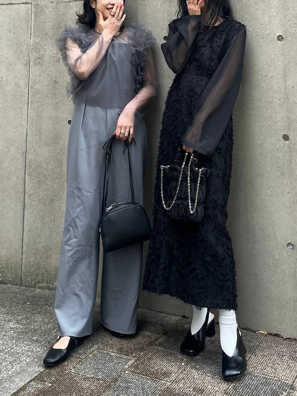 「パンプス、ORiental TRaffic、カジュアル、モード、ベーシック/シンプル、デート/ロマンティック、楽ちんコーデ、女子会、きれいめカジュアル_LEPSIM、LEPSIM、おでかけ、シンプルコーデ、春色、オケージョン、結婚式2次会」｜「LEPSIMの2WAYギャザーバッグ　250450（ショルダーバッグ、ブラック系）」を使った、エムアイさん（レディース・162cm）の春コーディネートの6枚目の写真