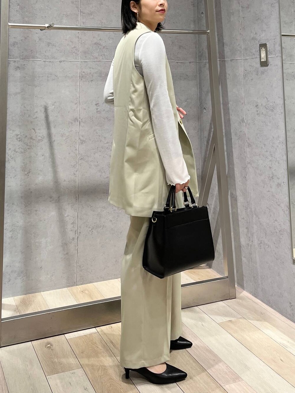 「LEPSIM、ベスト、セットアップ、ワイドパンツ、春コーデ、ショルダーバッグ、入学式、卒業式、入園式、卒園式、セレモニー、オケージョン、淡色コーデ、シンプルコーデ、春色」|「LEPSIMの【入卒式/セレモニー】スパンテレコボートネックプルオーバー 102332(Tシャツ/カットソー、ホワイト系)」を使った、エムアイさん(レディース・162cm)の冬コーディネートの3枚目の写真