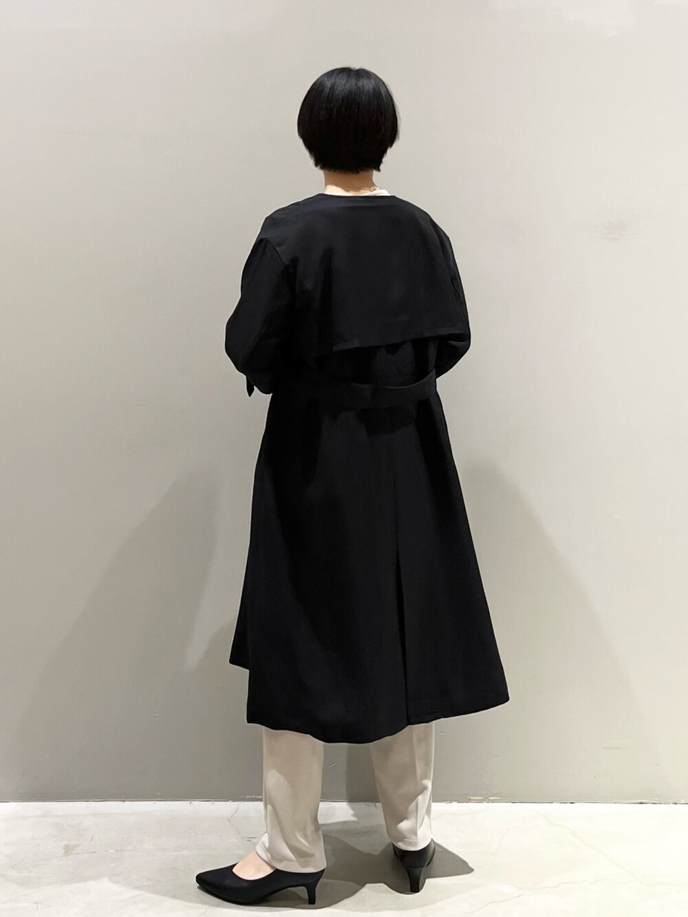 「LEPSIM、レプシィム(LEPSIM)、セットアップ、セレモニー、オケージョン、入学式、入園式、トートバッグ、春アウター、パンプス、シンプルコーデ、淡色コーデ、オフィスカジュアル、オフィススタイル、お仕事コーデ」｜「LEPSIMのラク映え！ブラウス×パンツセットアップ　162425（スーツセット、ベージュ系）」を使った、エムアイさん（レディース・162cm）の春コーディネートの4枚目の写真