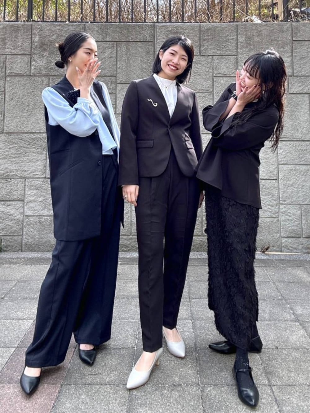 「ブラウス、パンプス、LEPSIM、入学式、卒業式、入園式、卒園式、セレモニー、オケージョン、セットアップ、ジャケット、オフィスカジュアル、モノトーン、プチプラ、シンプルコーデ」｜「LEPSIMのフリンジイージースカート　102864（スカート、ブラック系）」を使った、エムアイさん（レディース・162cm）の冬コーディネートの2枚目の写真