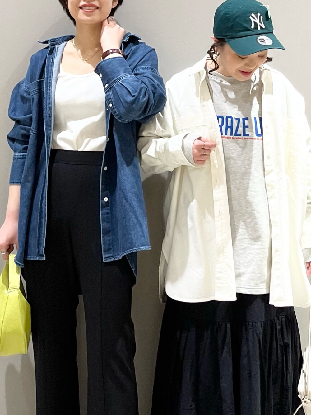 「LEPSIM、レプシィム(LEPSIM)、春服デビュー宣言、ロゴスウェット、シンプルコーデ、デニム、デニムジャケット、きれいめカジュアル、春アウター、ビッグシルエット、シャツスタイル、春服みてみて、スラックス、ニューエラ、休日スタイル」|「LEPSIMの4つの嬉しい機能付き!シアワセパンプス 295881(パンプス、グレー系)」を使った、エムアイさん(レディース・162cm)の春コーディネートの4枚目の写真
