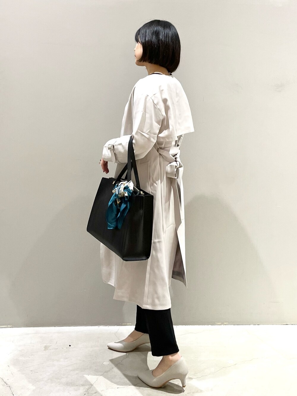 「LEPSIM、レプシィム(LEPSIM)、春服デビュー宣言、春コーデ、春アウター、セレモニー、オケージョン、入学式、セットアップ、トートバッグ、シンプルコーデ、きれいめカジュアル、モノトーン、お仕事コーデ、オフィスカジュアル」｜「LEPSIMのクッションパンプス　295877（パンプス、ベージュ系）」を使った、エムアイさん（レディース・162cm）の春コーディネートの3枚目の写真