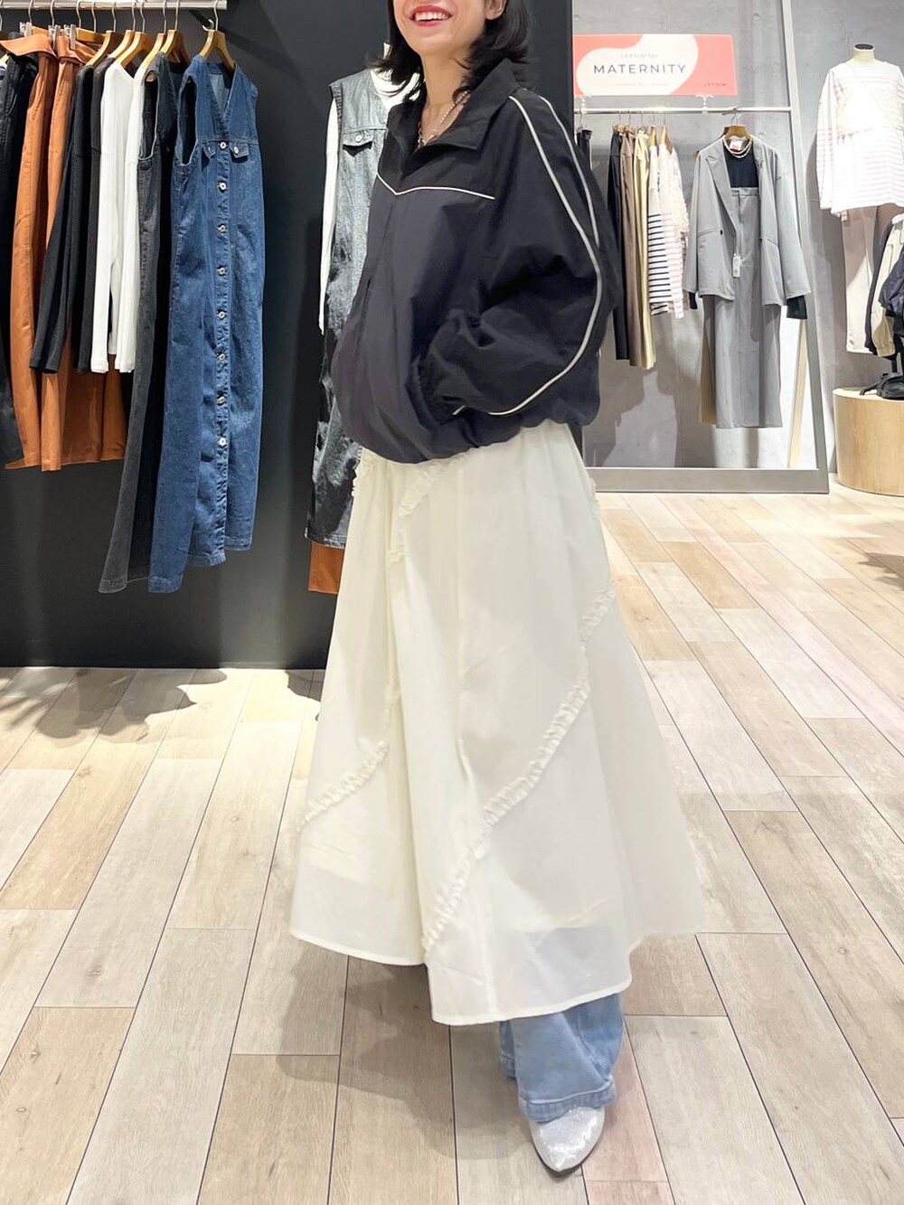 「カジュアル、モード、ベーシック/シンプル、デート/ロマンティック、楽ちんコーデ、春コーデ、冬コーデ、女子会、きれいめカジュアル_LEPSIM、LEPSIM、おでかけ、シンプルコーデ、春色、ブルゾン、スカート」｜「LEPSIMの2WAY巾着ショルダー2　116580（ショルダーバッグ、ブルー系）」を使った、エムアイさん（レディース・162cm）の冬コーディネートの2枚目の写真
