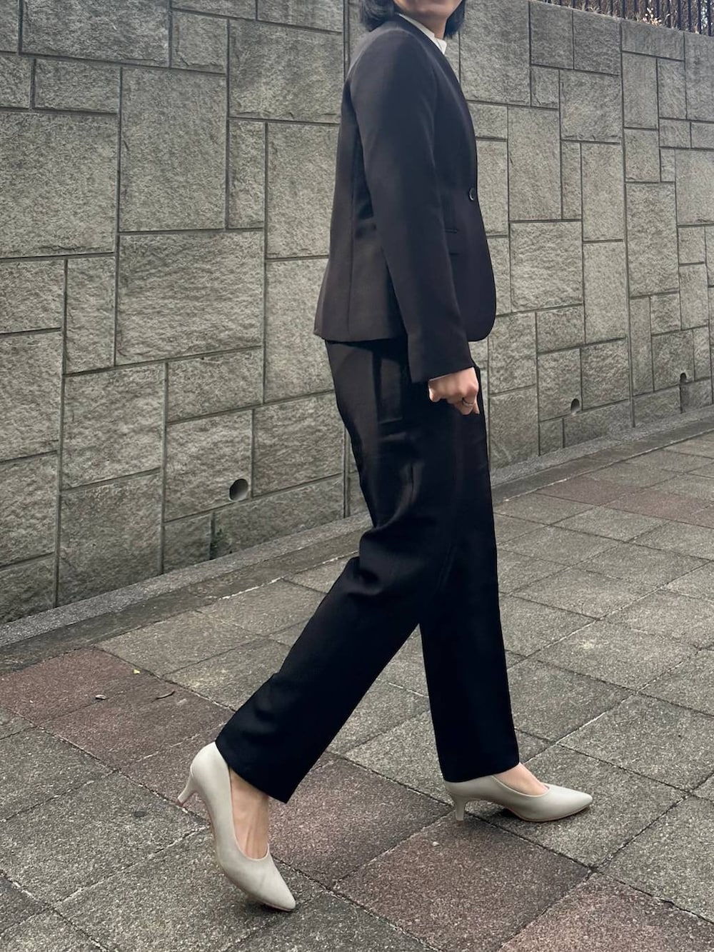 「ブラウス、パンプス、LEPSIM、入学式、卒業式、入園式、卒園式、セレモニー、オケージョン、セットアップ、ジャケット、オフィスカジュアル、モノトーン、プチプラ、シンプルコーデ」｜「LEPSIMのフリンジイージースカート　102864（スカート、ブラック系）」を使った、エムアイさん（レディース・162cm）の冬コーディネートの8枚目の写真