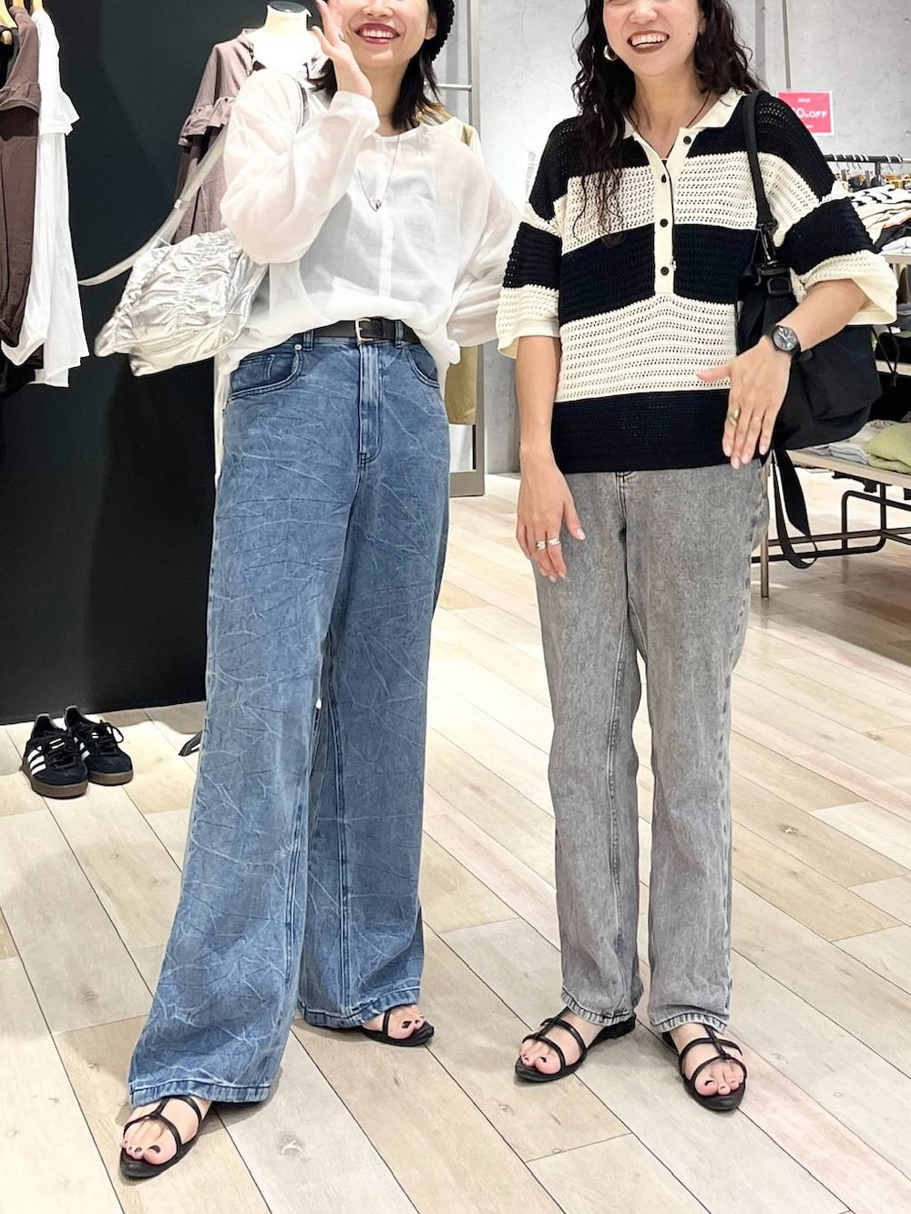 「カジュアル、モード、ベーシック/シンプル、デート/ロマンティック、楽ちんコーデ、夏コーデ、女子会、きれいめカジュアル_LEPSIM、LEPSIM、おでかけ、シンプルコーデ、デニムパンツ、ニット、ワンピース、シアートップス」｜「LEPSIMのアンクルゴムストラップサンダル　106987（サンダル、ブラック系）」を使った、エムアイさん（レディース・162cm）の夏コーディネートの3枚目の写真