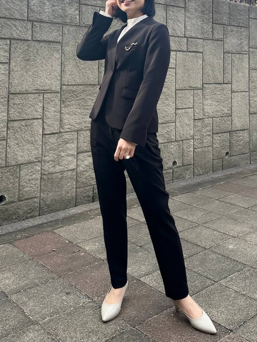 「ブラウス、パンプス、LEPSIM、入学式、卒業式、入園式、卒園式、セレモニー、オケージョン、セットアップ、ジャケット、オフィスカジュアル、モノトーン、プチプラ、シンプルコーデ」｜「LEPSIMのフリンジイージースカート　102864（スカート、ブラック系）」を使った、エムアイさん（レディース・162cm）の冬コーディネートの3枚目の写真