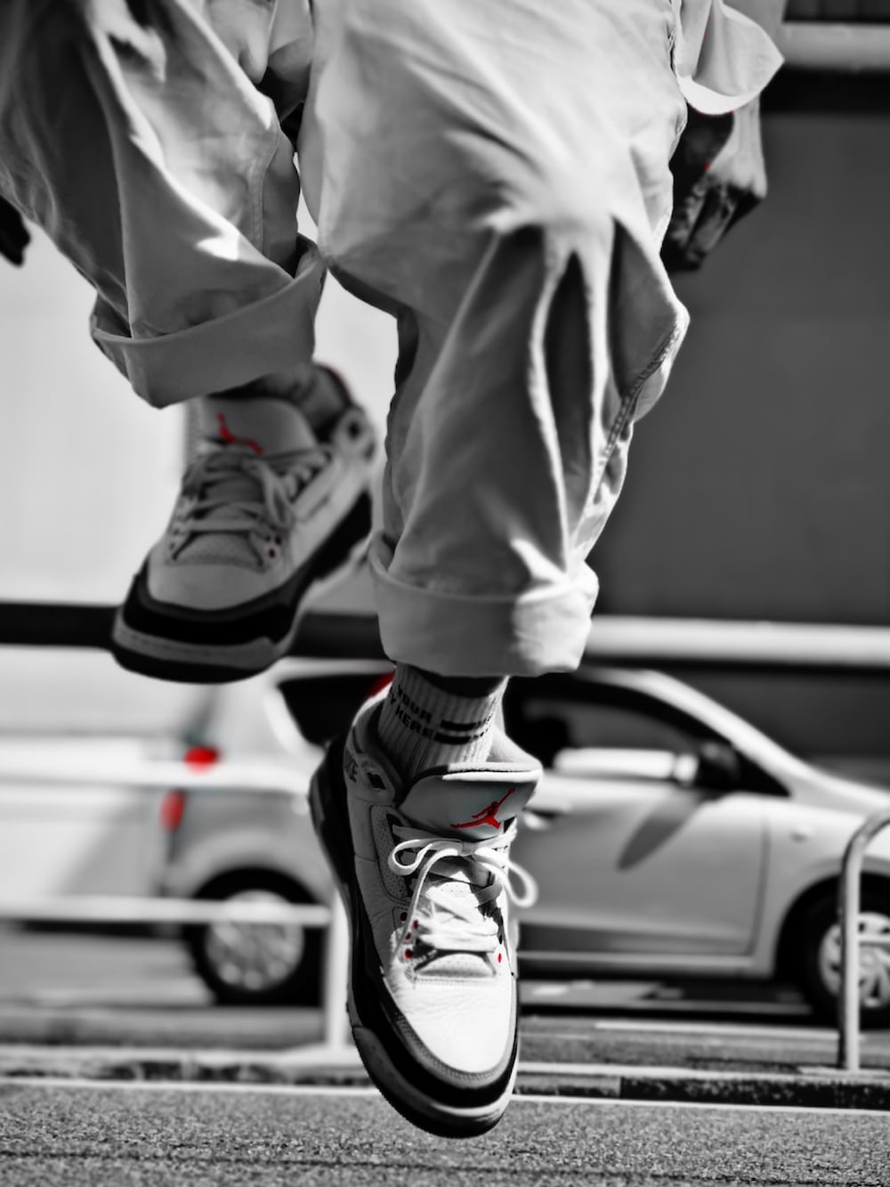 ホワイト系のシャツ/ブラウス、ホワイト系のTシャツ/カットソー、その他のタンクトップを着用したメンズの春コーディネートの5枚目の写真