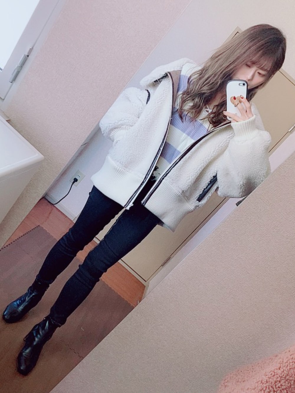 「GYDA、GYDAコーデ、GYDAニット、スキニー、スキニーパンツ」｜「GYDAのワンウォッシュハイウエストパンツ（デニムパンツ、ブラック系）」を使った、みほたろさん（レディース・160cm）の冬コーディネートの2枚目の写真
