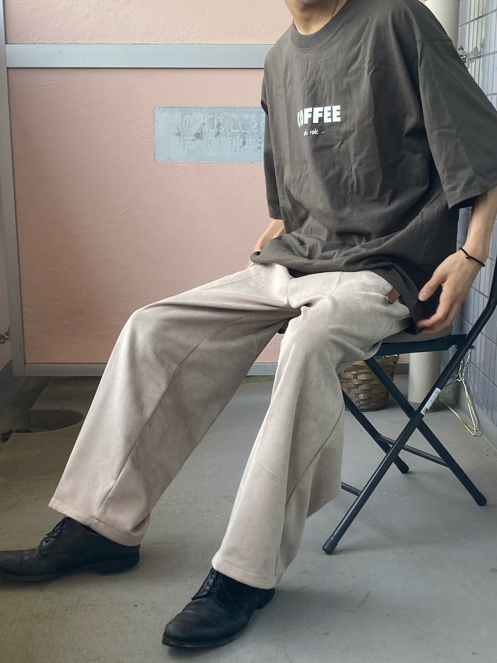 「シンプルコーデ、夏コーデ、coen、オーバーサイズ、モノトーン、革靴、おしゃれさんと繋がりたい、インスタフォローしてね!」|「coen by Mr.SZKの- cafe holic - 2色入りパックT( MILK & COFFEE )(Tシャツ/カットソー、その他)」を使った、ギャン管さん(メンズ・166cm)の夏コーディネートの2枚目の写真
