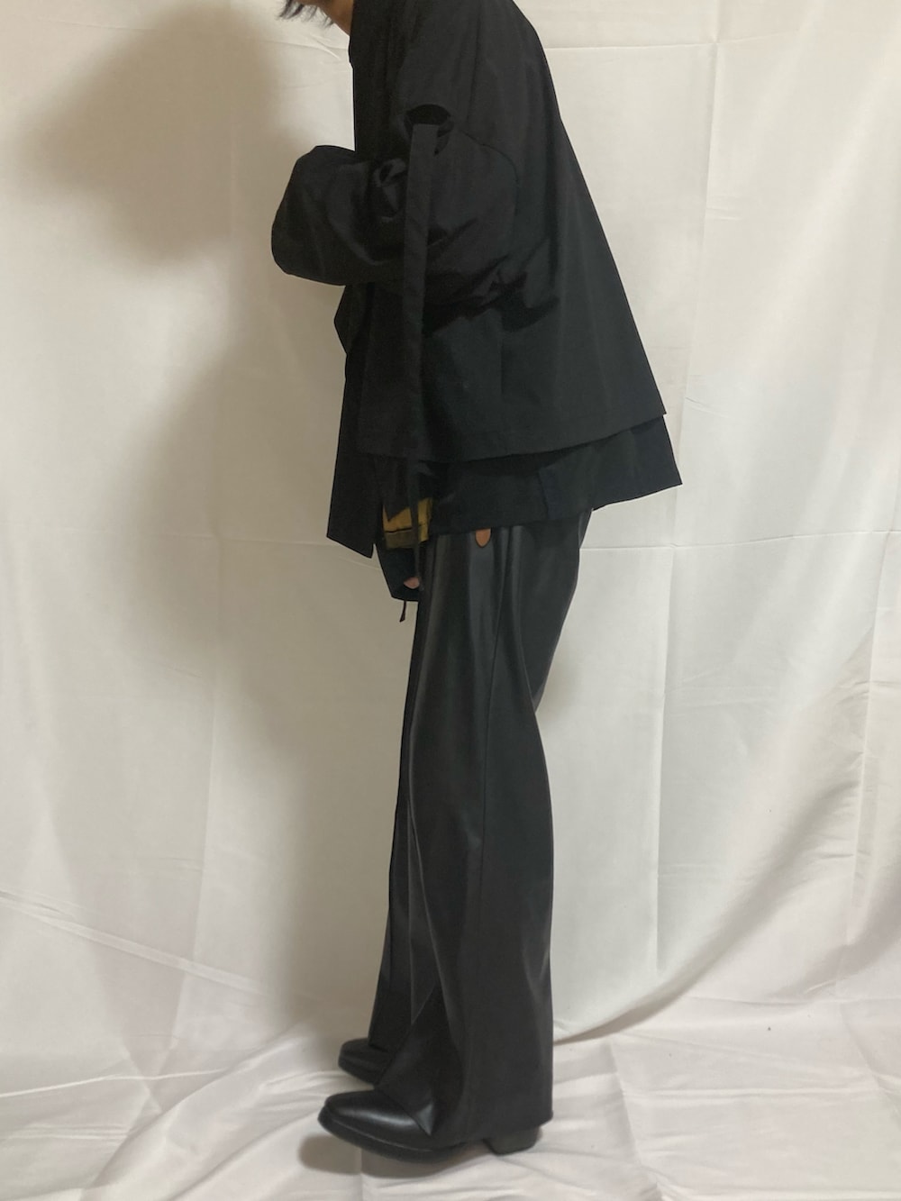 「秋ルック紹介するよ、フレアパンツ、秋コーデ、ワントーンコーデ、チェック、お洒落さんとつながりたい」｜「RYO TAKASHIMAのアイテム（パンツ、ブラック系）」を使った、ギャン管さん（メンズ・166cm）の秋コーディネートの2枚目の写真