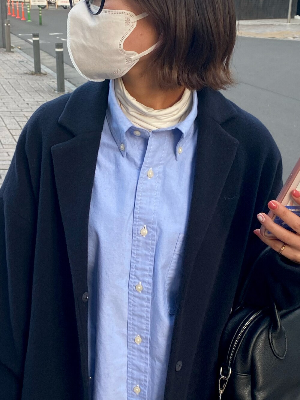 「大人カジュアル、パンツスタイル、シンプルコーデ、きれいめカジュアル、低身長、プチプラ、カジュアル、シャツ、ブルー、いいね、save、フォローお願いします🤑」｜「UNIQLOのオックスフォードシャツ（ボタンダウン・長袖）（シャツ/ブラウス、ブルー系）」を使った、ヤノさん（レディース・150cm）の春コーディネートの3枚目の写真